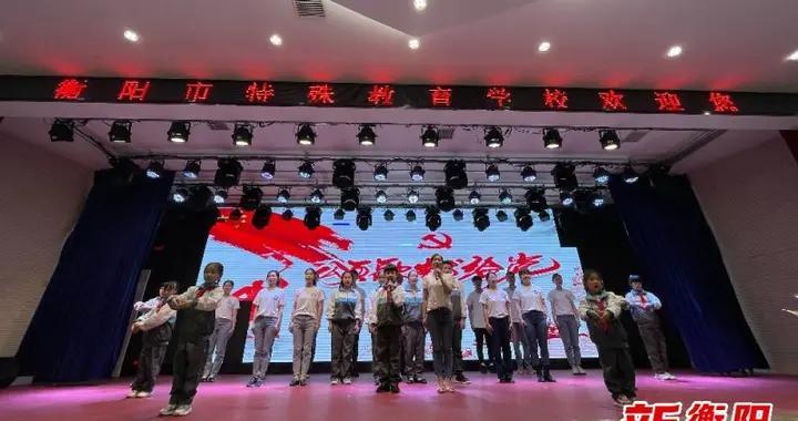 救援活泼小男孩